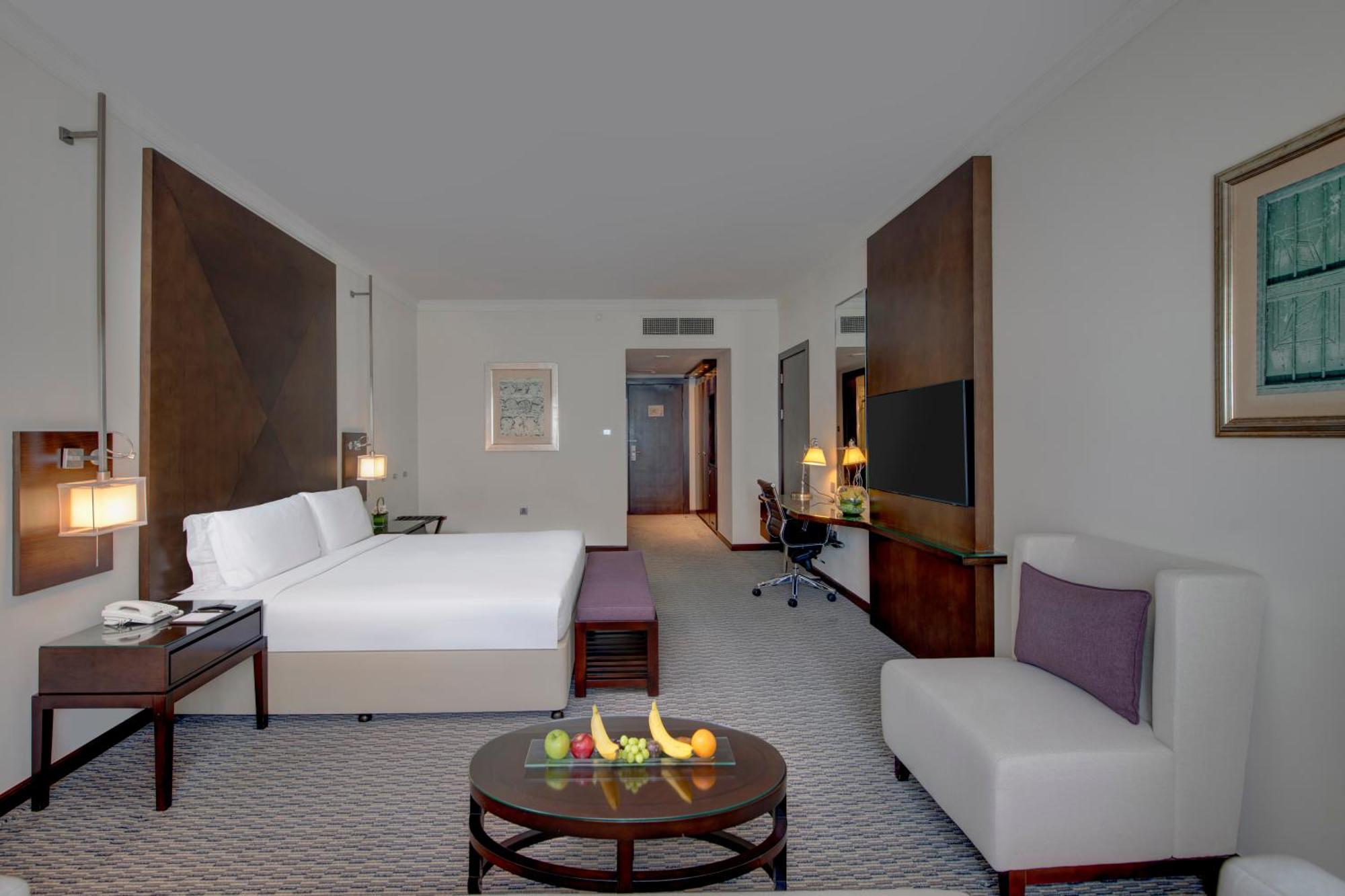 Hotel Media Rotana Dubái Exterior foto A room at the hotel