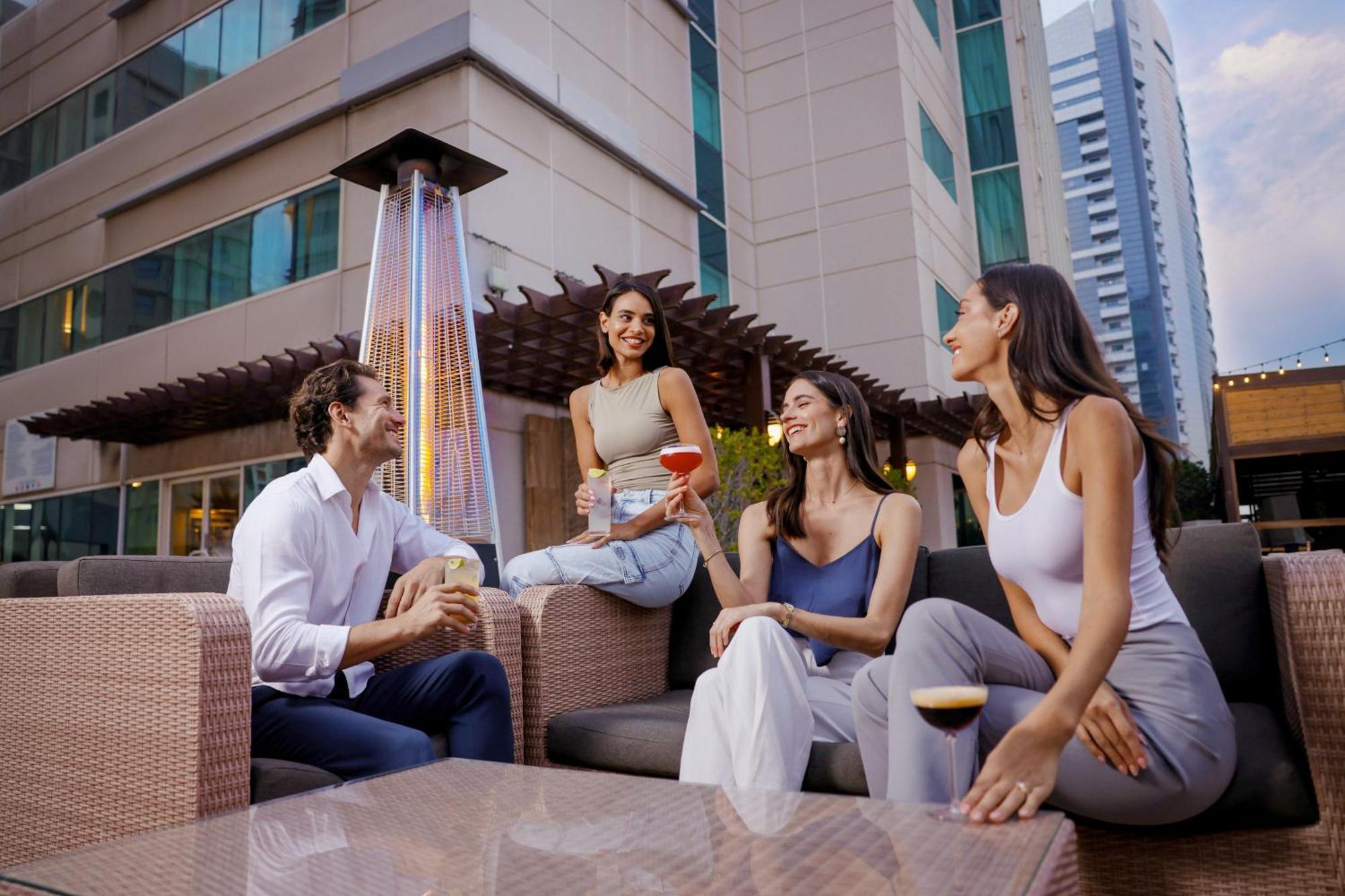 Hotel Media Rotana Dubái Exterior foto